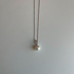 Women Pearl Pendant Silver Necklace